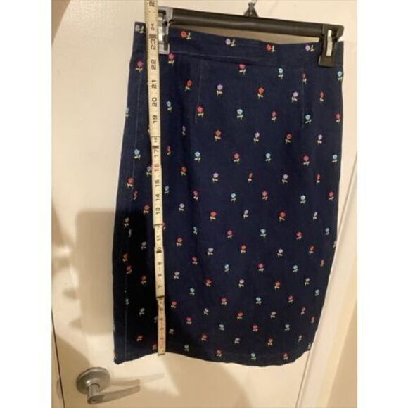 LILLY PULITZER Jean Skirt Blue Denim floral STRETCH Embroidered A Line Size 4 - Picture 5 of 8